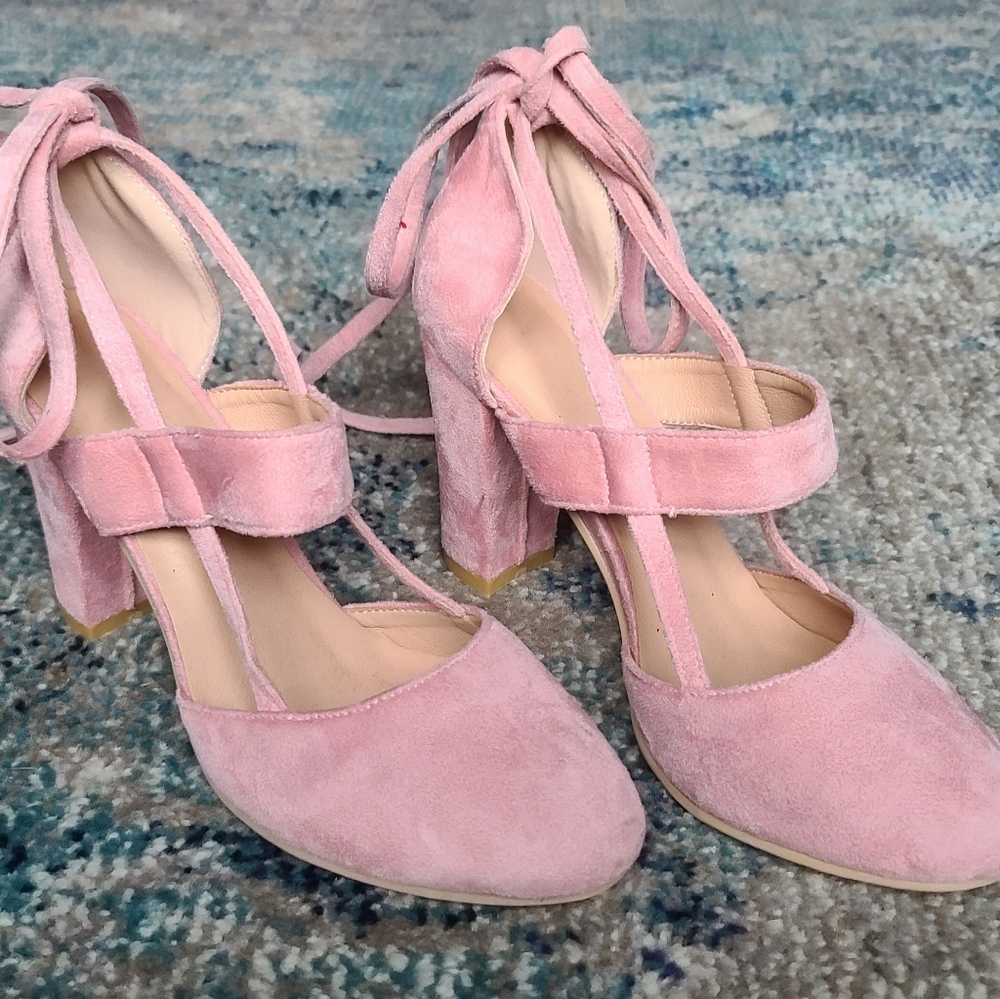Size 8.5 Pink Suede heels (never worn)